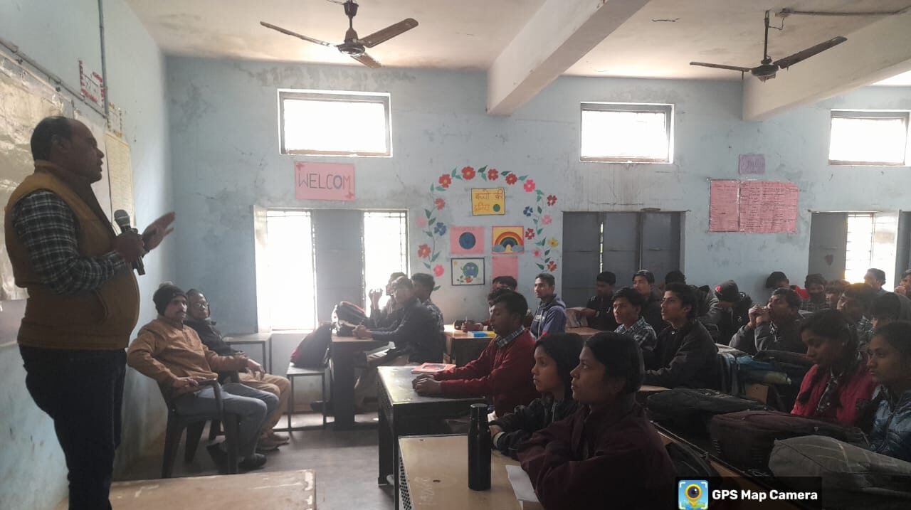 College Chalo Campaign: Visited schools and gave information about the schemes run in colleges.