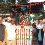 Tribute paid to Netaji Subhash Chandra Bose at Subhash Park located at the bus stand.