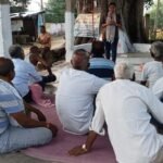 Farmers explained the disadvantages of burning weeds and benefits of organic farming in Khet Pathshala.