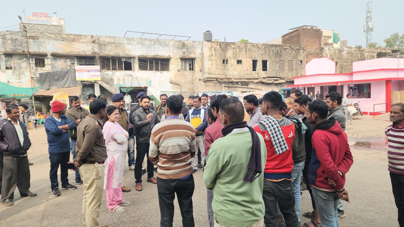Bus stand completely closed, buses and taxis will operate from the new bus stand.