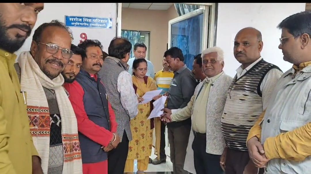 Now journalists also submitted memorandum to SDM for impartial investigation against CMO