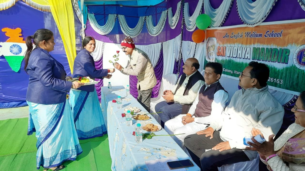 एसव्हीएम में धूमधाम से मना गणतंत्र दिवस, बच्चों ने नुक्कड़ नाटक अतिथियों का मन मोहा 1 Republic Day celebrated with pomp in SVM, children's street drama enthralled the guests