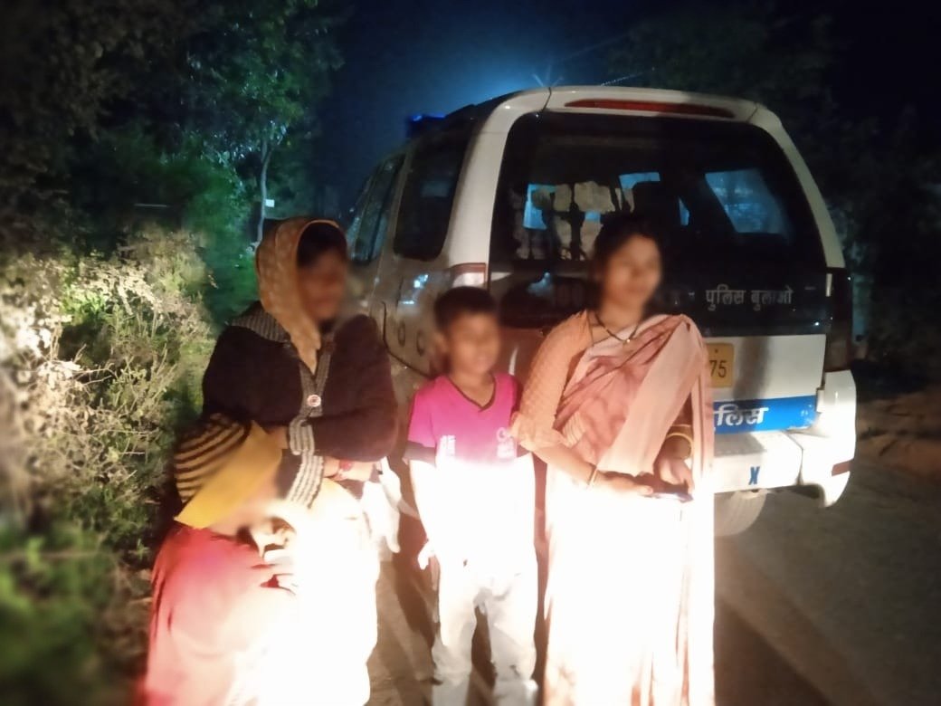 12 year old child found roaming at the bus stand at night handed over to his family