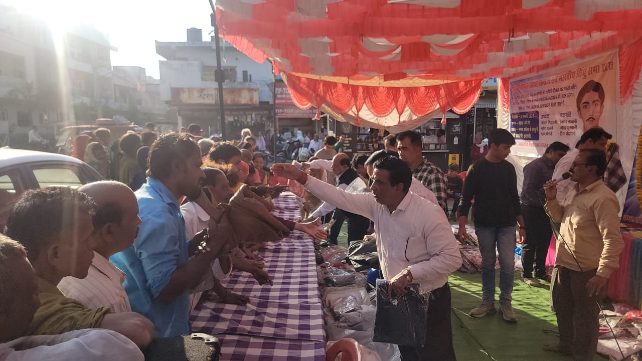 Clothes were distributed to the needy on the martyrdom day of Hemu Kalani.