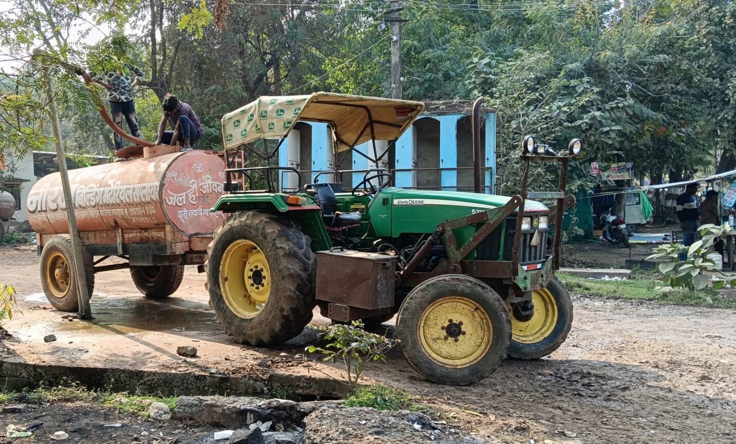 To ensure smooth drinking water supply, water is being supplied through tankers in the city.