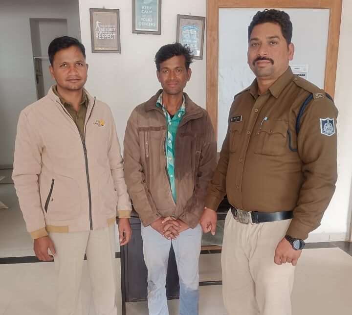 Warranty was living in Junagadh for last 12 years, arrested on coming to village