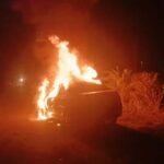 Video: The Burning Car: Car caught fire on Pipariya Road, three youths saved their lives by coming out of the burning car.