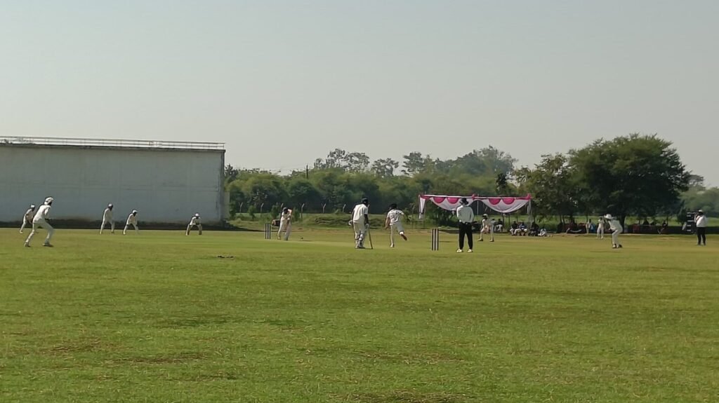 Harda all out on 189 runs in inter district cricket competition senior category match