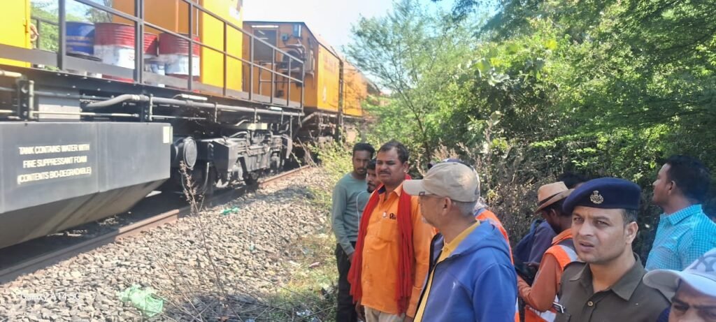 Hooters sounded in Itarsi and Bhopal informing about rail grilling machine derailment