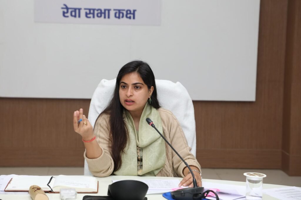 Collector Sonia Meena reviewed the DPR of Narmada Lok Corridor.