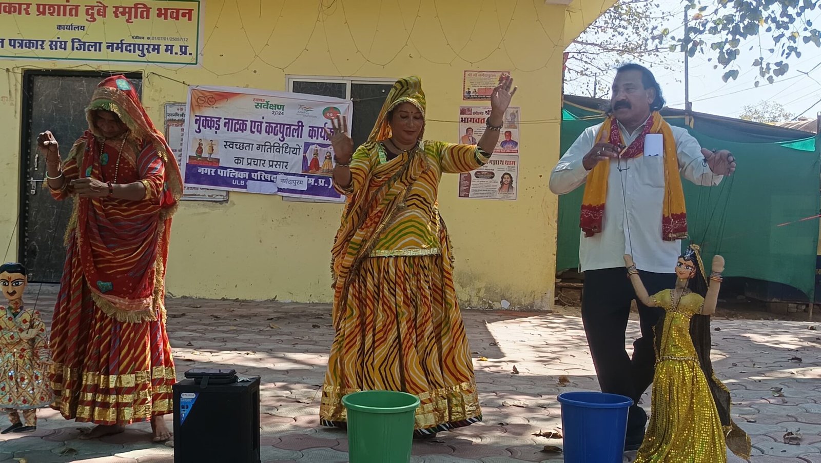 During the Swachh Survey activities in the city, the puppet explained how to keep the city clean