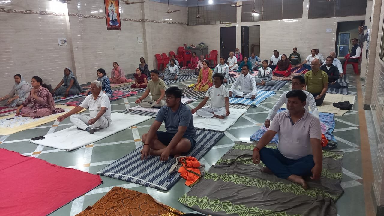 11 दिवसीय निशुल्क इंटीग्रेटेड योग एवं प्राकृतिक चिकित्सा शिविर का शुभारंभ 1 11-day free integrated yoga and naturopathy camp inaugurated