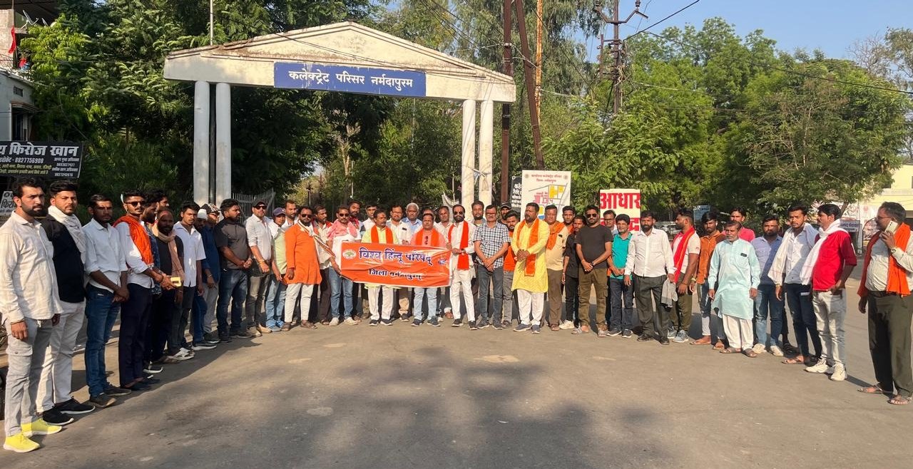 VHP submitted a memorandum demanding imposition of President's rule in Bengal and investigation by NIA