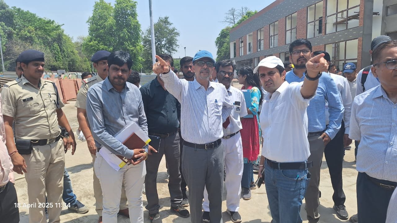 Divisional Railway Manager inspected Khandwa-Rani Kamlapati section