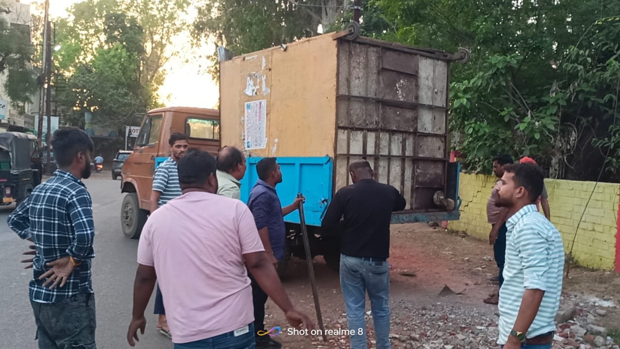 Action to remove encroachment started by the municipality, encroachment on the roadside started to be removed