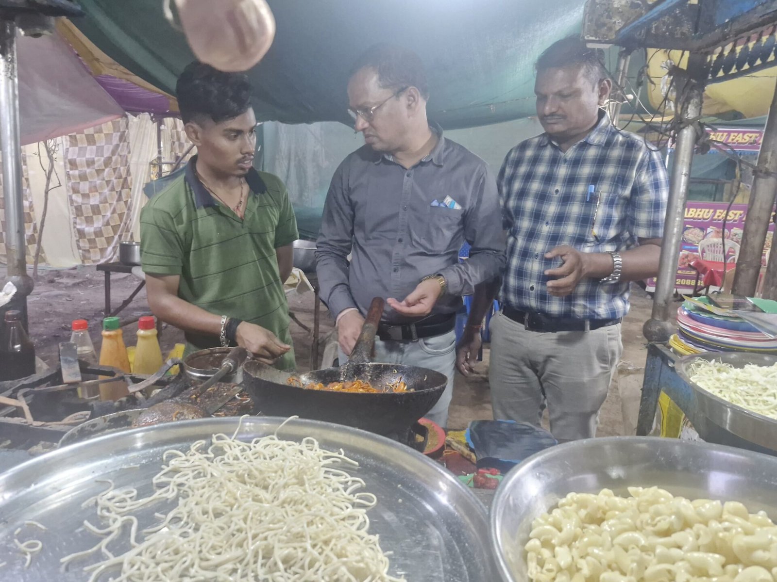 Food safety officers inspected food at Chowpatty and took samples