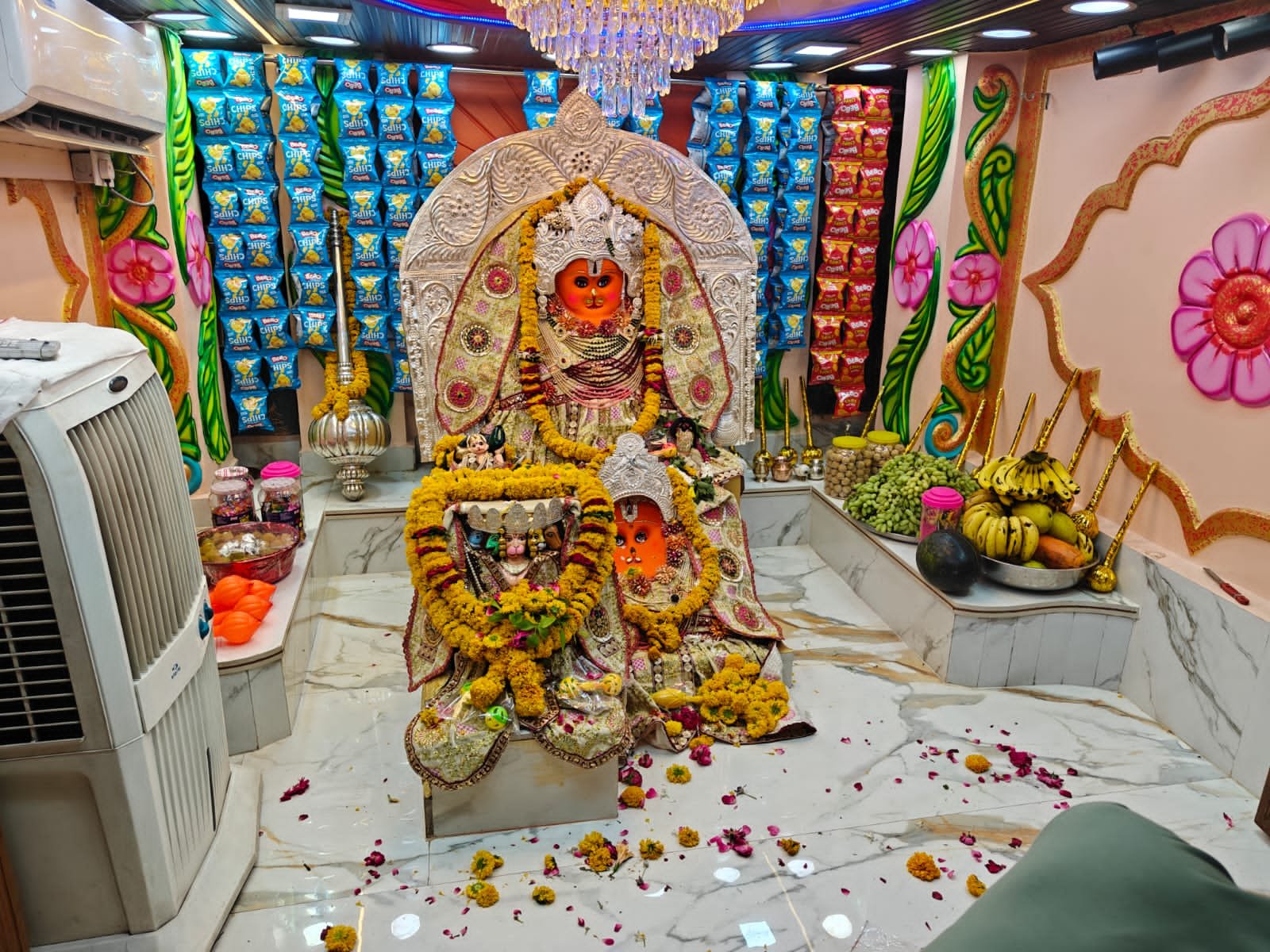 For the first time after Shri Hanuman Janmotsav, Mangal Geet and Badhai Utsav were celebrated in joy