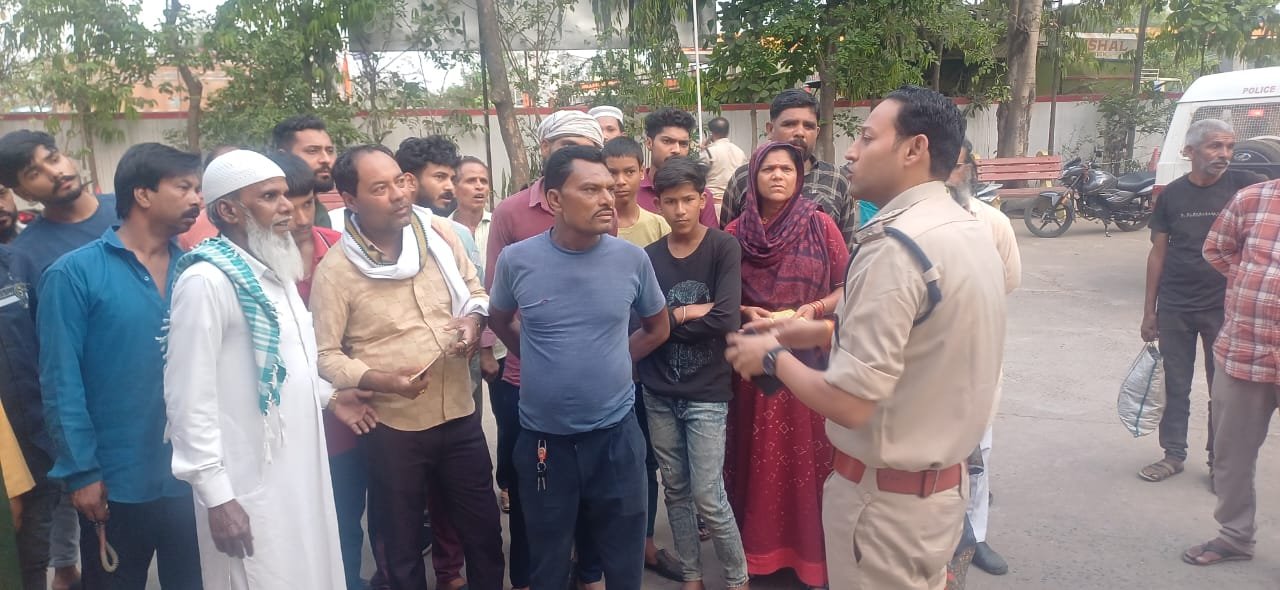 Application given to police to get back the money deposited in Paraksh Credit Committee