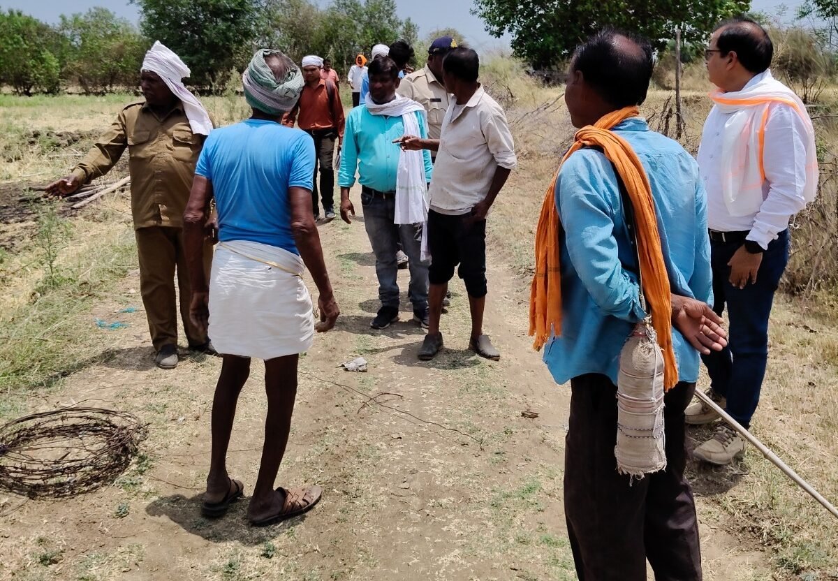Work of removing encroachment and deepening the pond started in Patharota village of Itarsi