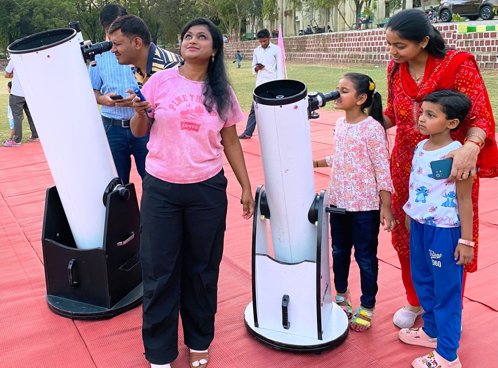 Sarika reached the capital to impart knowledge about the planets and organised a sky viewing programme