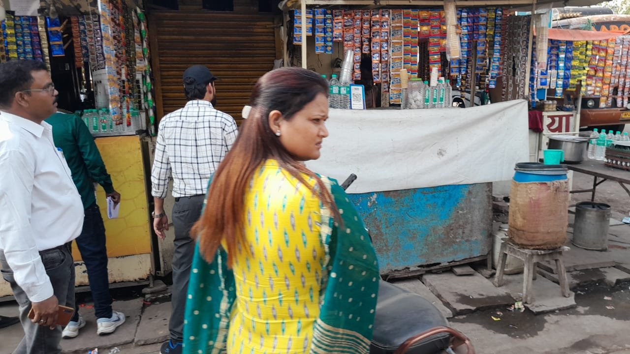 Three liquor shops were fined Rs 5500 for littering in the open