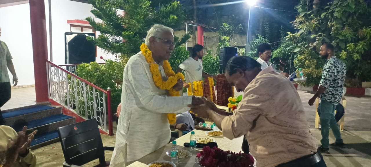 Christian community honoured MLA and Municipal Chairman for installing new street lights in Kheda