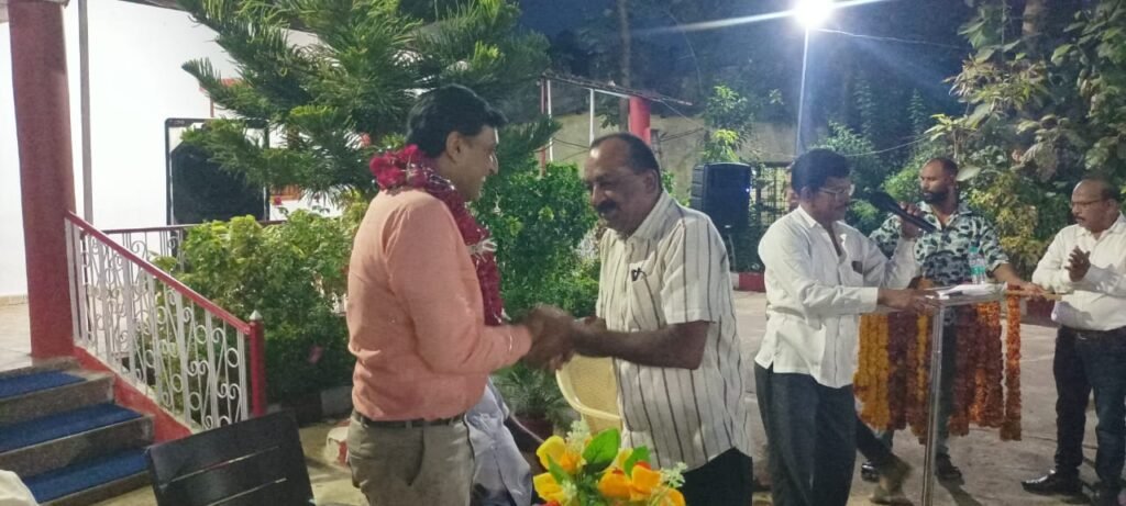 खेड़ा पर नई स्ट्रीट लाइट लगाने के लिए क्रिश्चियन समाज ने किया विधायक, नपाध्यक्ष का सम्मान 2 Pankaj