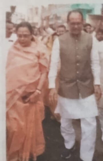 Window: Uncle Shivraj ji who travels on foot again on foot journey