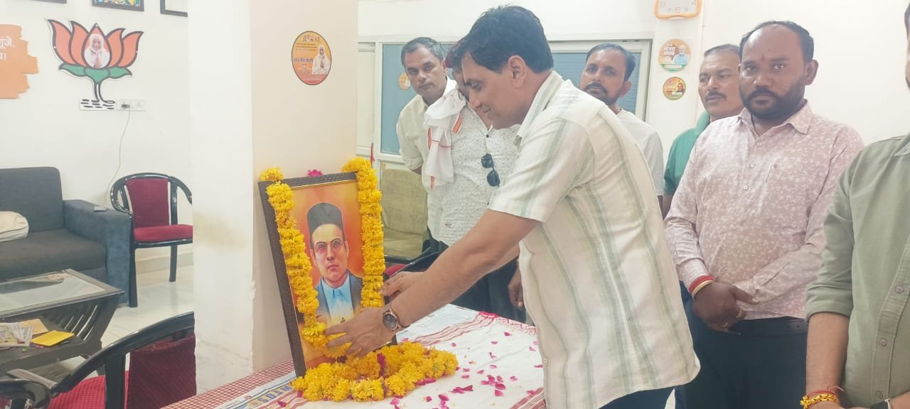 BJP celebrated Savarkar Jayanti in Municipal President's office