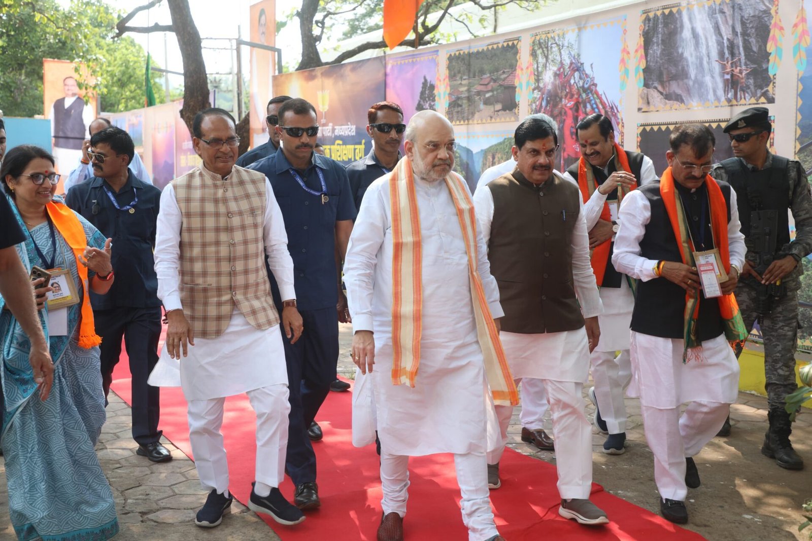 Union Home and Cooperation Minister Amit Shah was welcomed by many leaders including CM in Pachmarhi