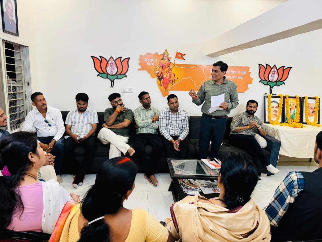 In the BJP meeting, information about the upcoming programs of the Mandal was given to the workers