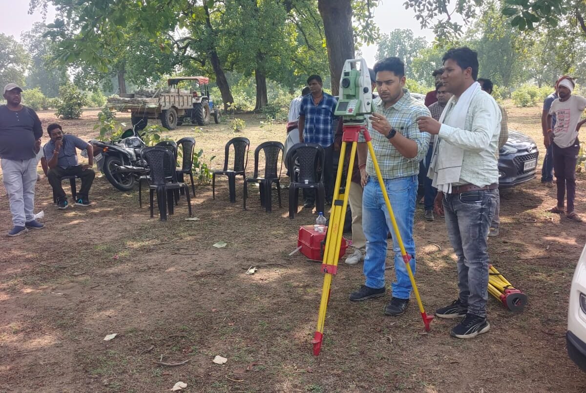 District Panchayat CEO inspected the development works under Jal Ganga Conservation Campaign