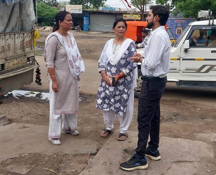 After complaints of waterlogging in the line area, CMO inspected the area