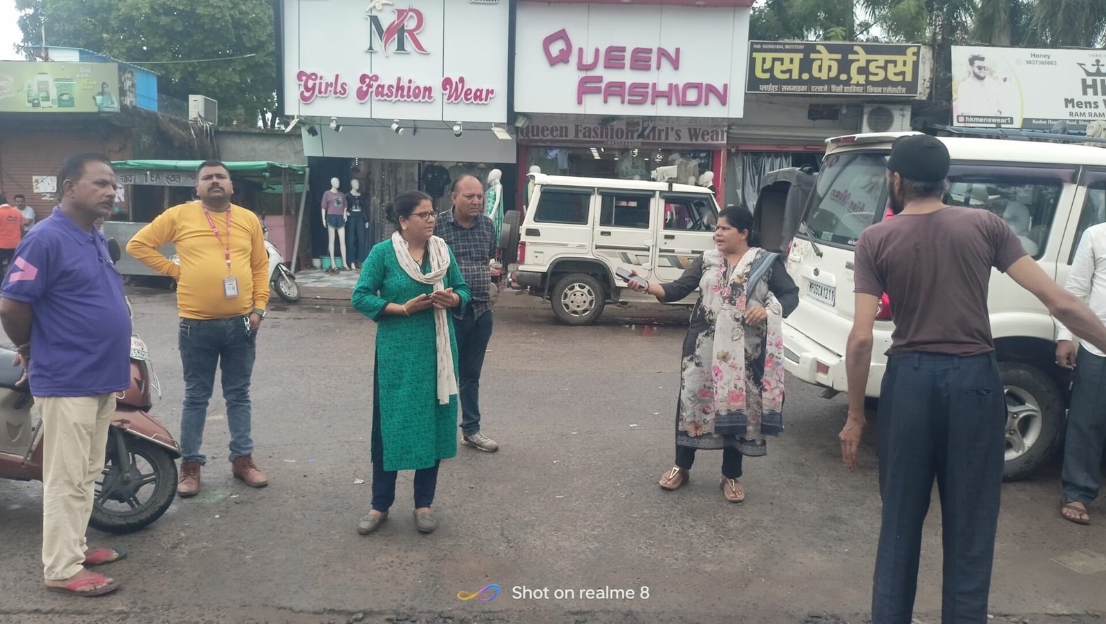 Roadside traders removed, strict action will be taken against those blocking the road