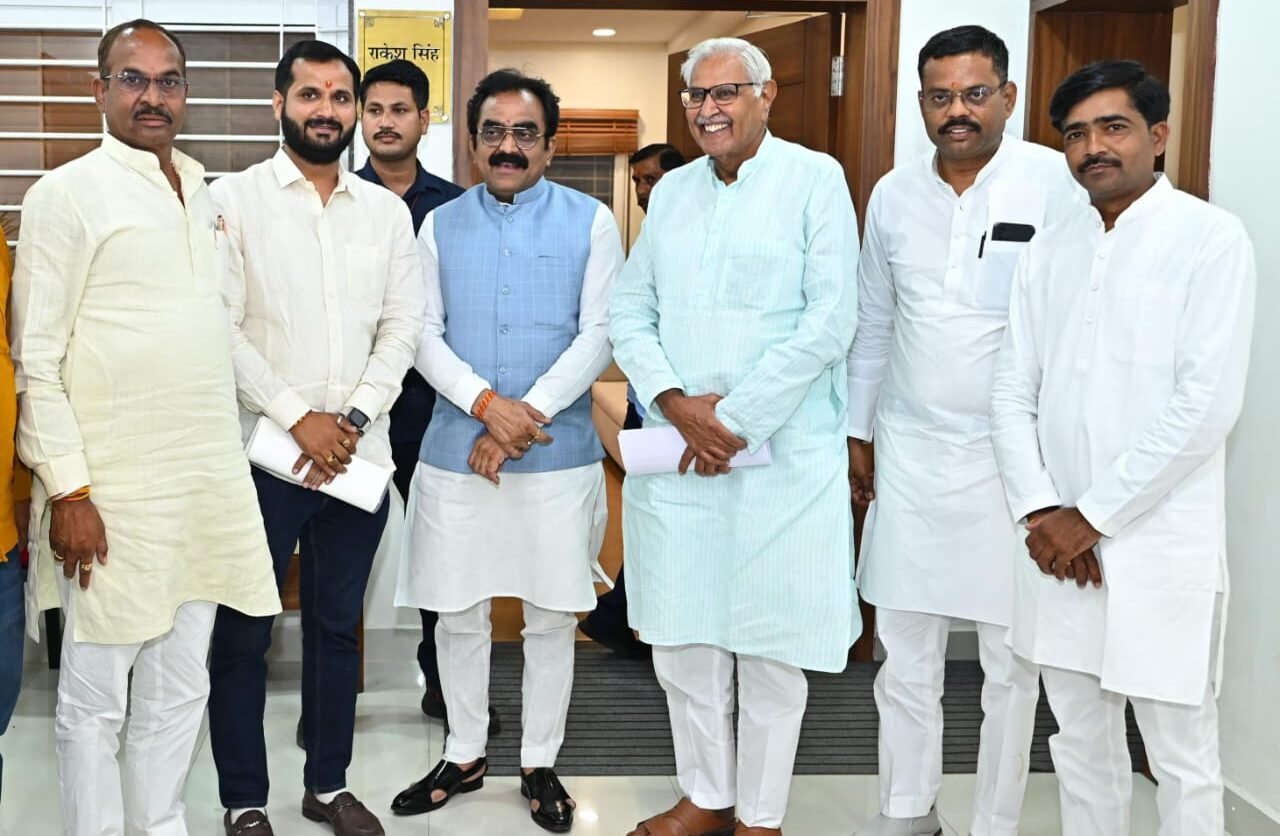 MLA met PWD Minister regarding Sonaswari Overbridge