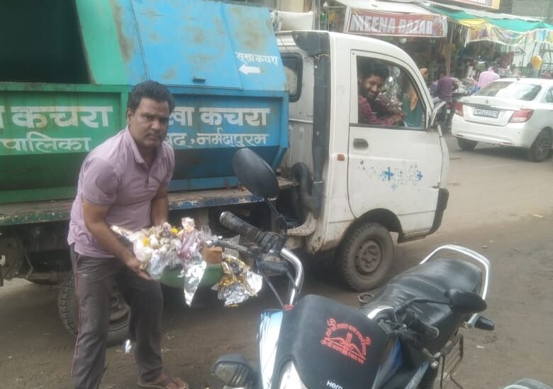 Cleanliness drive in the city has gained momentum, cleaning team is following the chariot, cleaning is being done quickly