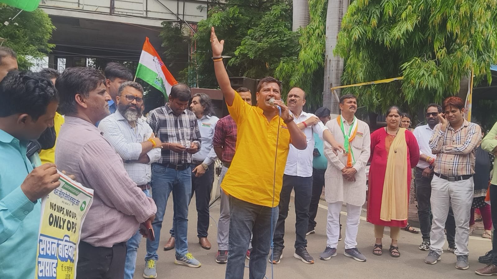 DRM office surrounded in Bhopal, railway workers arrived from Itarsi