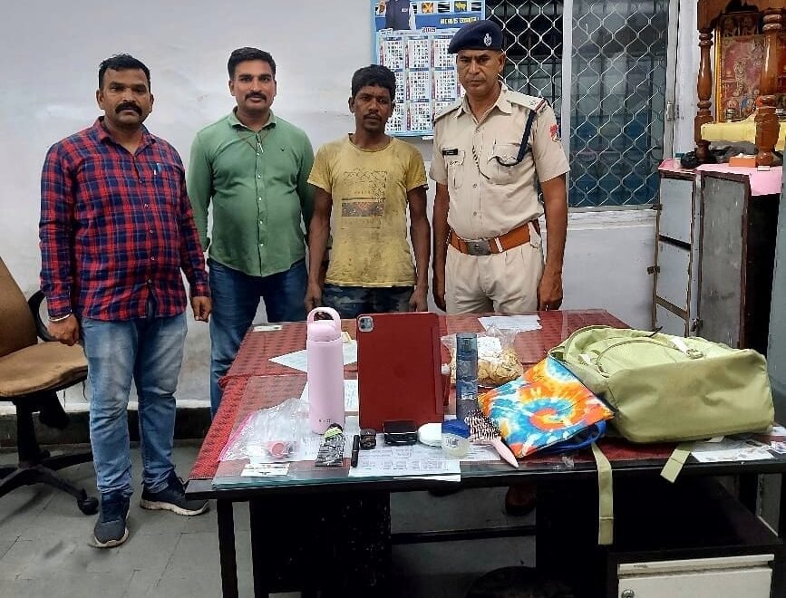 The accused who stole the bag at Itarsi railway junction was arrested, expensive tablet and other items were recovered