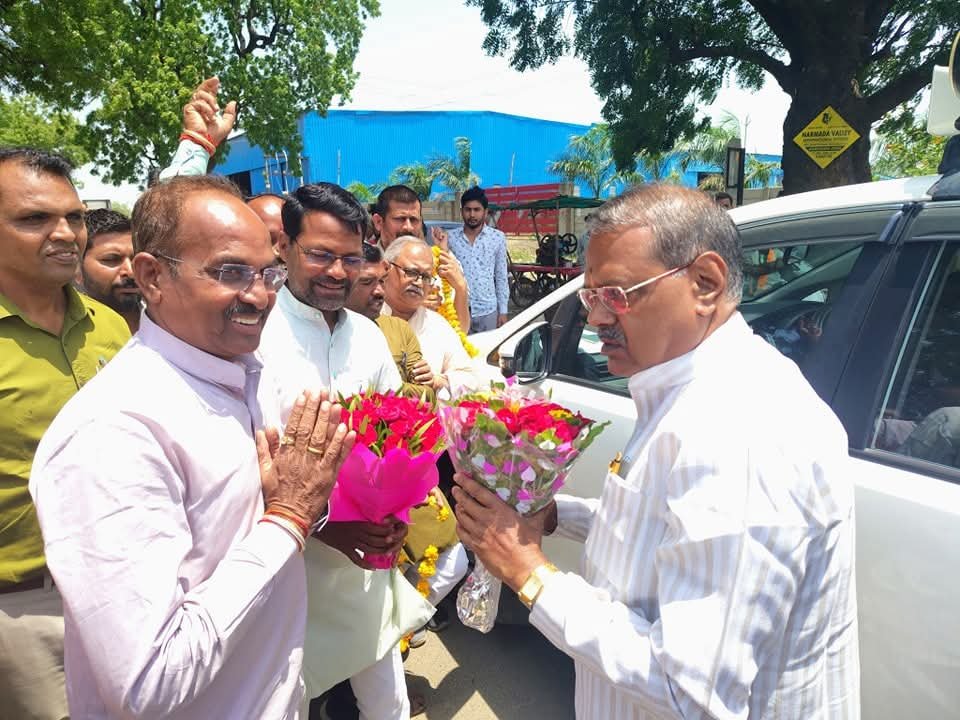 Cabinet Minister Shri Narayan Singh Kushwaha received a grand welcome