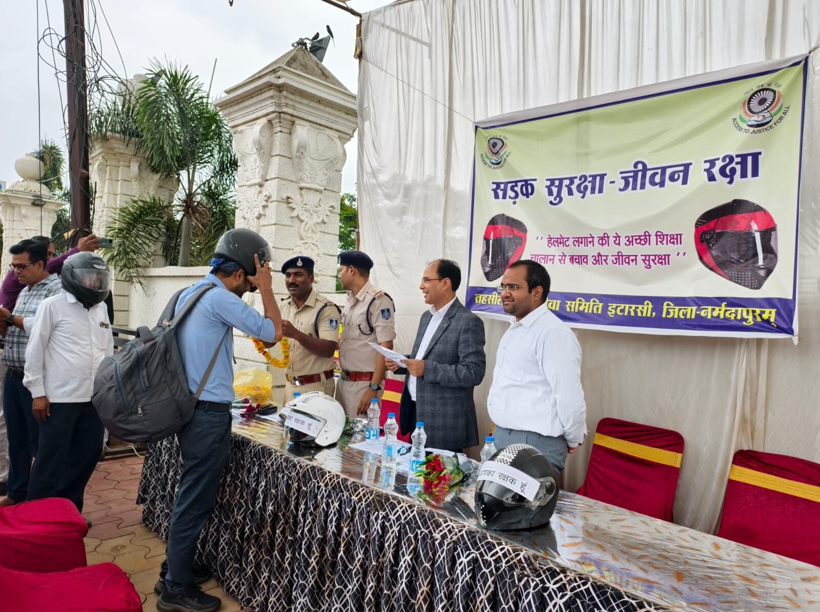 People who followed traffic rules were honored in the traffic legal awareness camp