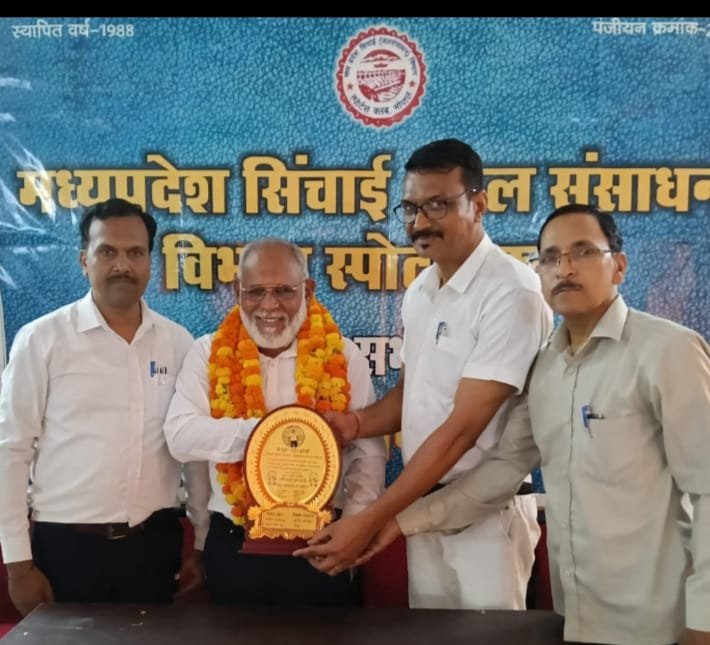 Moinuddin Qureshi, founder member of Water Resources Department Sports Club, was honored