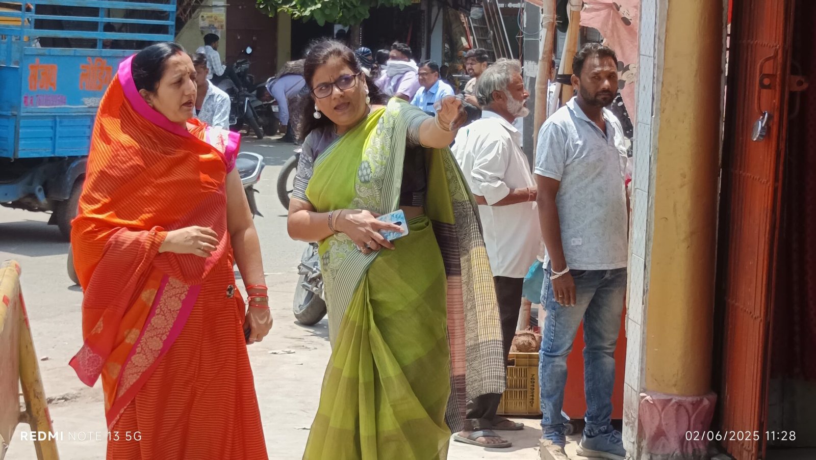 The Municipal Chairman and CMO inspected the beautification work of Meenakshi Chowk