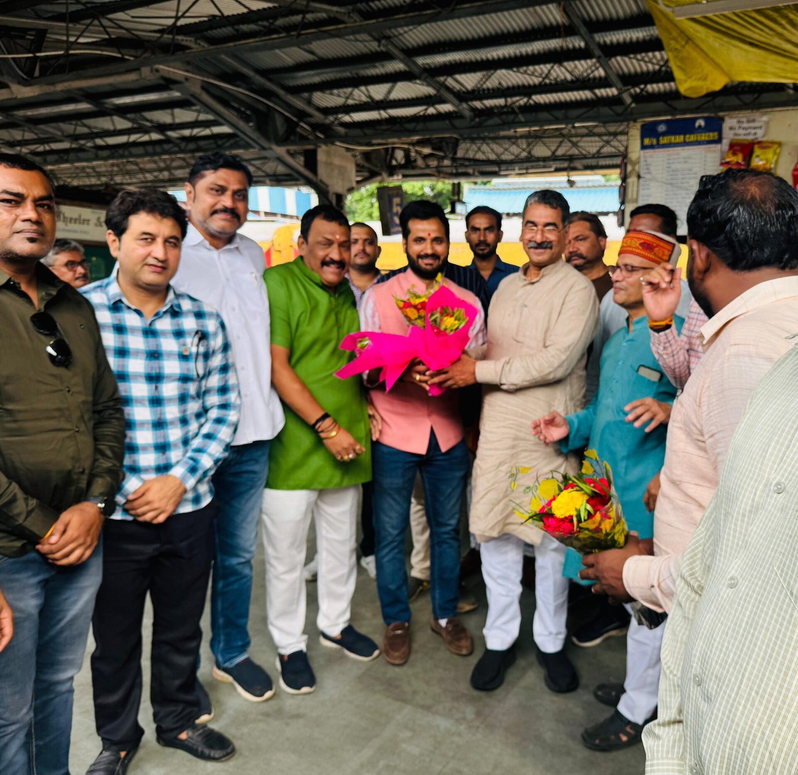 State BJP Organization General Secretary was welcomed at the railway station