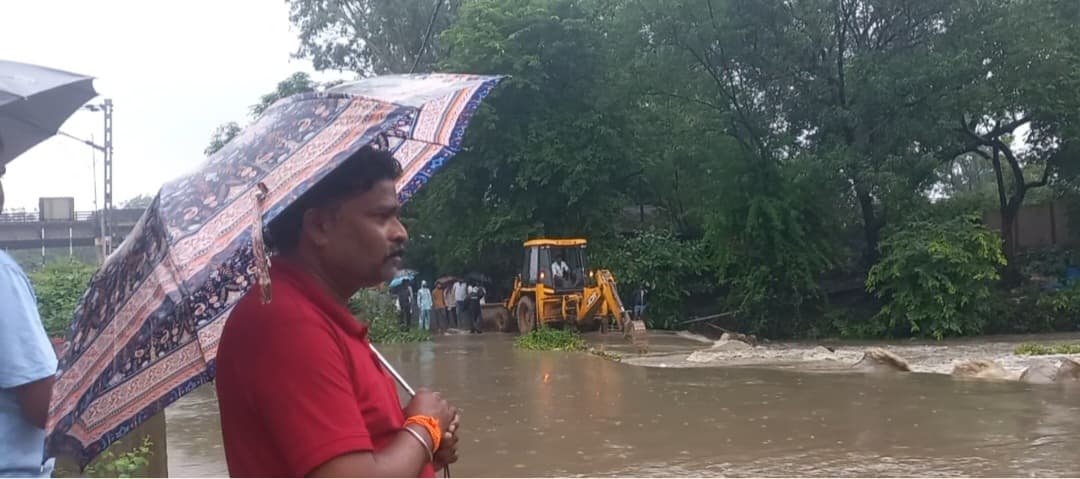 The councillor got the garbage accumulated on the drain cleaned with the help of JCB
