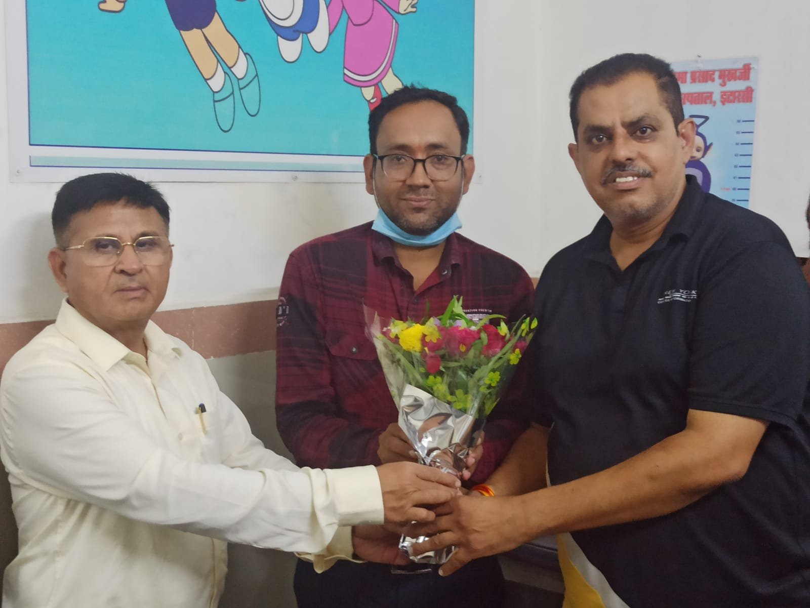 Social worker Sanjay Mihani honored the doctors of Civil Hospital