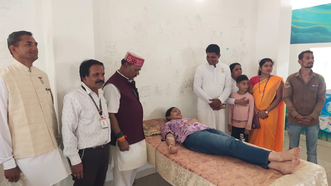 The message of universal brotherhood was given by donating blood with the family