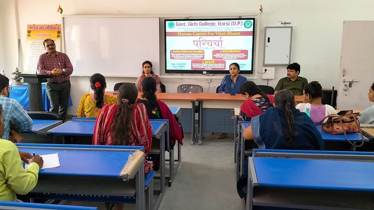 Discussion on the topic of human capital for developed India in Girls College