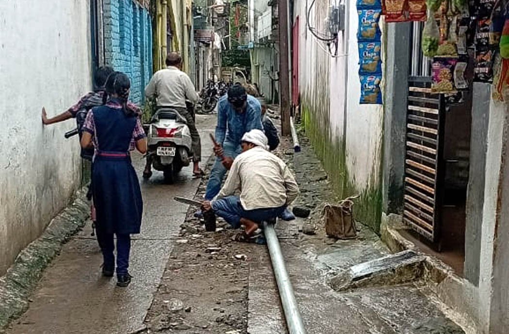 Pipeline is being laid in Ward 31 of Gwaltoli, problem came up during public hearing on Thursday