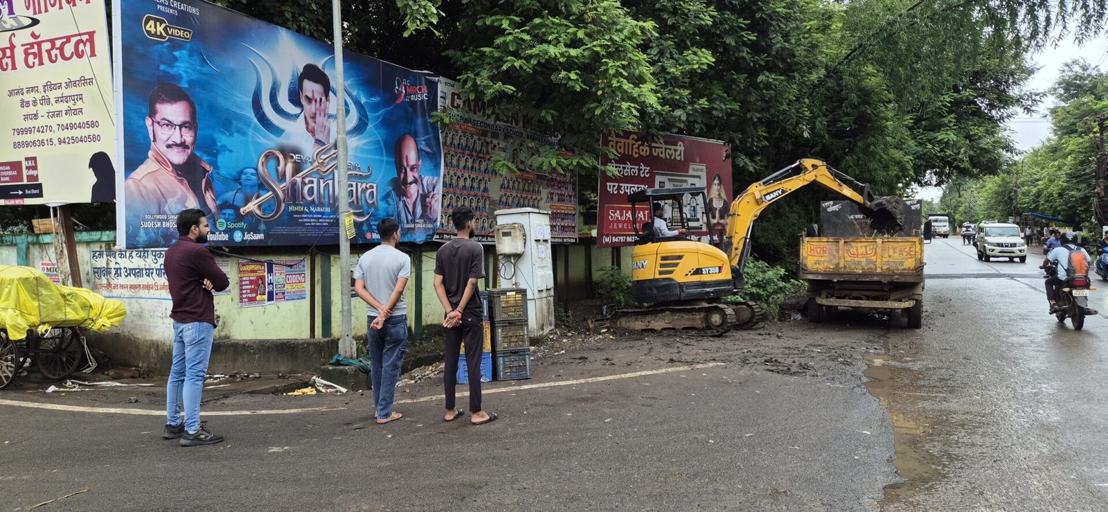 Cleanliness drive conducted near NMV College, huge amount of soil was removed from drain