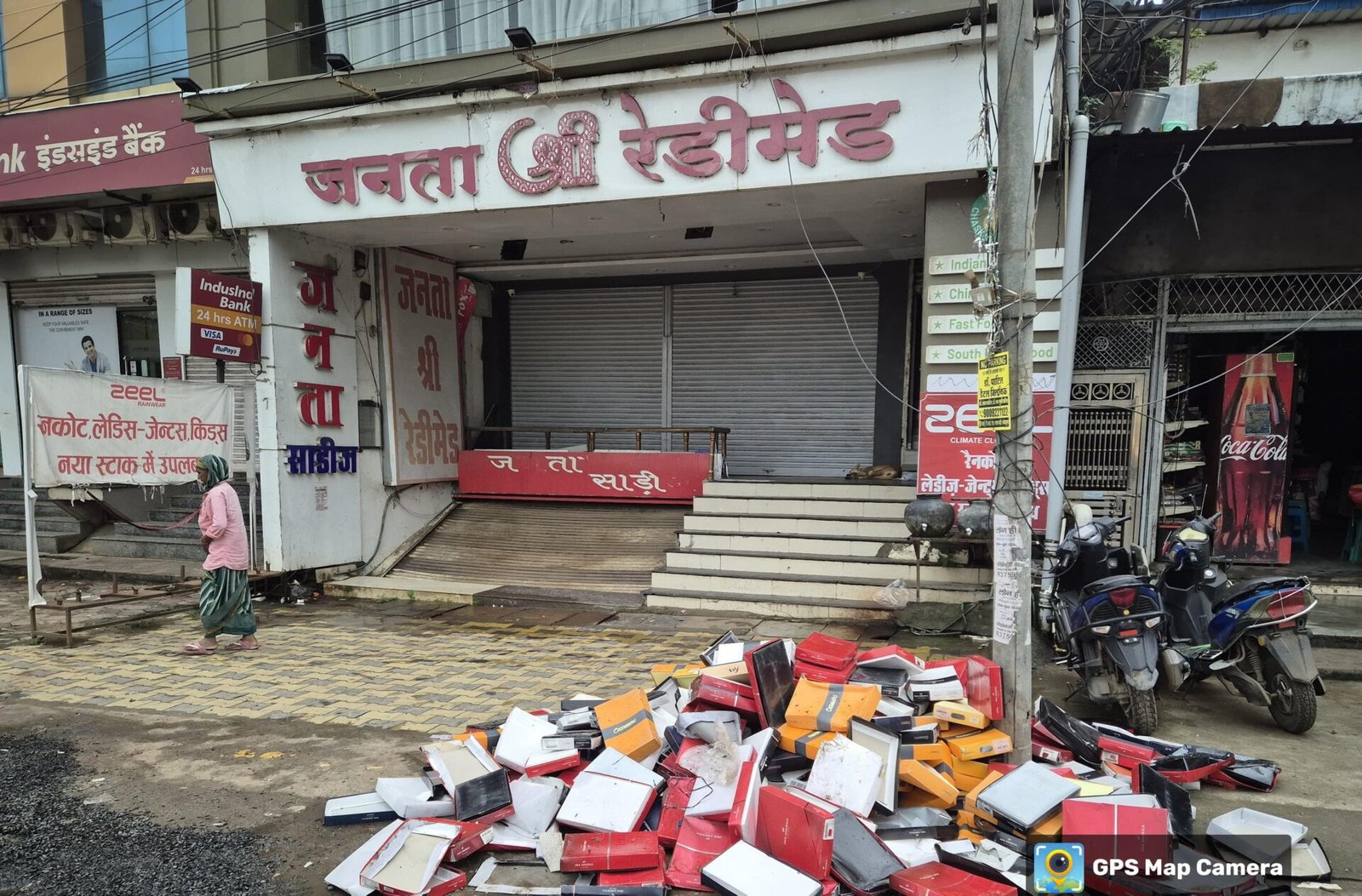 A fine of Rs 5000 was imposed on finding garbage and dirt in front of Janta Shri Readymade